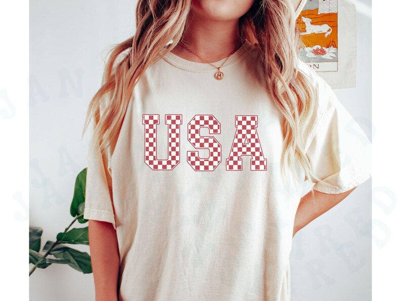 Retro USA Patterned T-shirt Comfort Colors American Pride Vintage Distressed Trendy Tee Summer Casual National Patriotic Wear Red White Blue Ivory