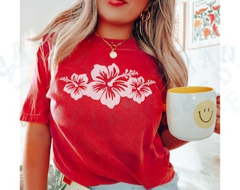 Vintage Hibiscus Flower T-shirt Hawaii Inspired Graphic Beach Top Minimalist Comfort Colors Summer Beachwear Vacay Travel Retro Boho Floral
