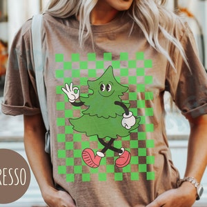 Retro Christmas Cartoon Character T-shirt Comfort Colors Whimsical Checkerboard Green And Pink Graphic Top Festive Holiday Gift Wear For Her