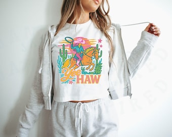 Top corto de vaquera atrevida Yee Haw Y2K con gráfico de caballo occidental colorido neón para fiesta de verano, ropa de rodeo vintage de Nashville