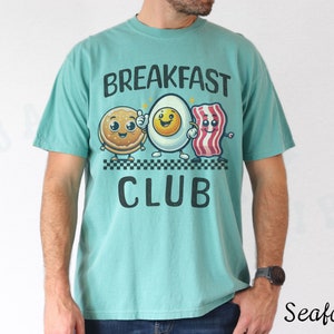 Maglietta del club per amanti della colazione, cibo, personaggio dei cartoni animati, maglietta carina, divertente, eccentrico, abbigliamento casual animato, maglietta unisex con pancetta e uova di pancetta stravaganti Seafoam