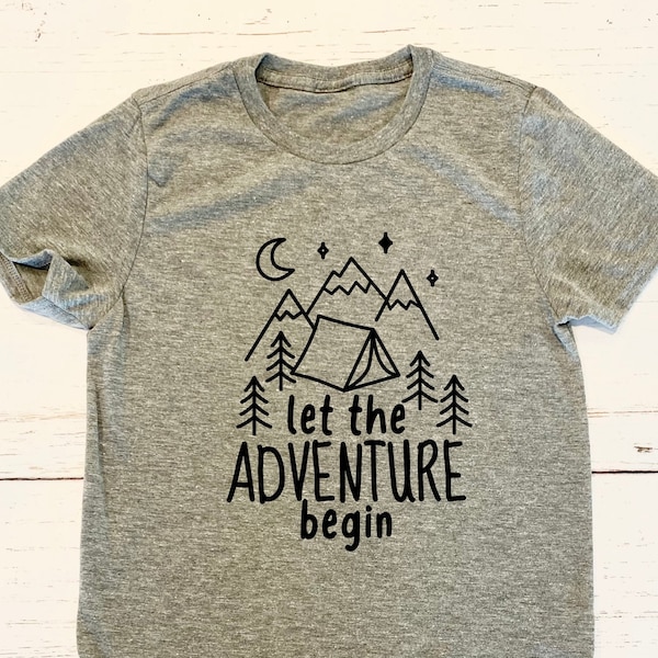 Lassen Sie das Abenteuer beginnen T-Shirt, Outdoorsy-Shirt für Kinder, Bio-Kinder, umweltfreundliche Kinderkleidung, Camping-T-Shirts, Natur-Shirts für Kinder