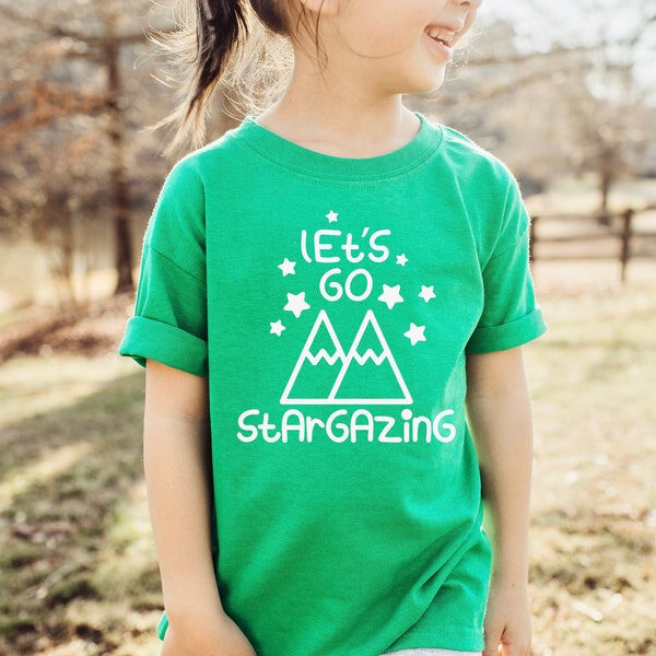 Let’s Go Stargaziner Kinder T-Shirt, umweltfreundliche Kinder T-Shirt, Bio-Kinderkleidung, Adventure Awaits Shirt, Camping Shirt für Kinder, Wander-T-Shirt