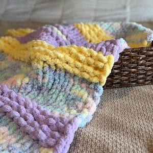 Spring Breeze Chunky Knit Blanket Pattern | Beginner-Friendly Hand Knit | Soft Pastel Throw | 43x53
