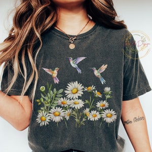 Camisa de colibrí floral, camisa de colibrí, colores cómodos, camisa de flores silvestres, camiseta de margarita, camisa de amante del jardín botánico vintage, camiseta de pájaro