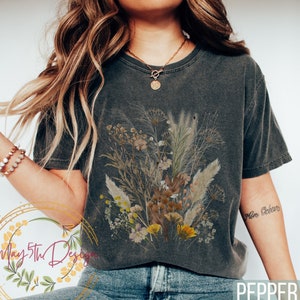 Pressed Flower Comfort Colors T Shirt Boho Wildflowers Cottagecore Shirt Botanical Floral Nature Plant Garden Shirt Floral Fairycore Shirt