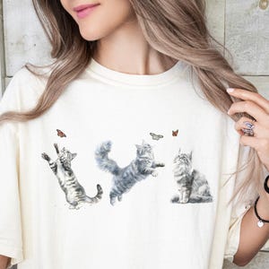 Cottagecore Cute Cat Shirt Kitten T-shirt Comfort Colors Cat Lover Gift Cat and Butterfly Shirt Cat Mom Shirt Cat Owner Gift Vintage Cat Tee