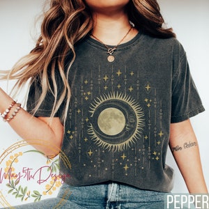 Hemelse mystieke shirt, comfort kleuren zon en maan shirt, astrologie astronomie hekserij en spirituele shirt, Tribal maan shirt, Witchy geschenken