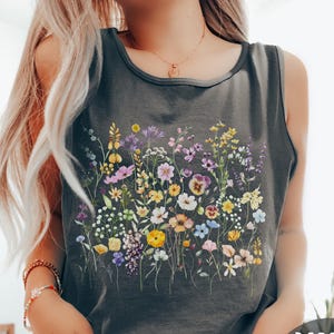 Floral Tshirt Wildflower Shirt Womens Floral Shirt Comfort Color Graphic Floral Tee Gift for Women Shirt Vintage Flowers Shirt Botanical Tee