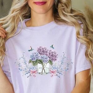 T-shirt fleuri, cadeau pour elle, couleur confort, chemise du marché aux fleurs printanière pour femme, cadeau pour elle, t-shirt graphique floral, chemise botanique jardin