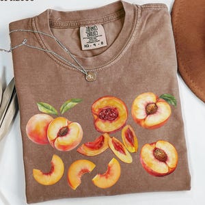 Peaches Shirt Peaches T-shirt Comfort Color Peach T-shirt Vintage Graphic Fruit Shirt Aesthetic Fruit Boho Summer Fruit Tee Gift for Women