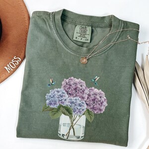 Flower T-shirt, Gift for Her, Comfort Color, Women Spring Flower Market Shirt, Gift for Her, Floral Graphic Tee, Garden Botanical Shirt, C11
