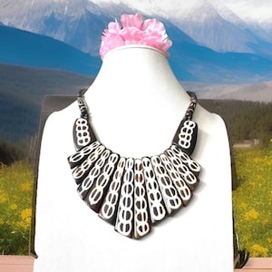 Vintage and stunning Indo/Tibet Ethnic Tribal theme art Buffalo Bone and horn Handmade Necklace 18”inch & 78grams