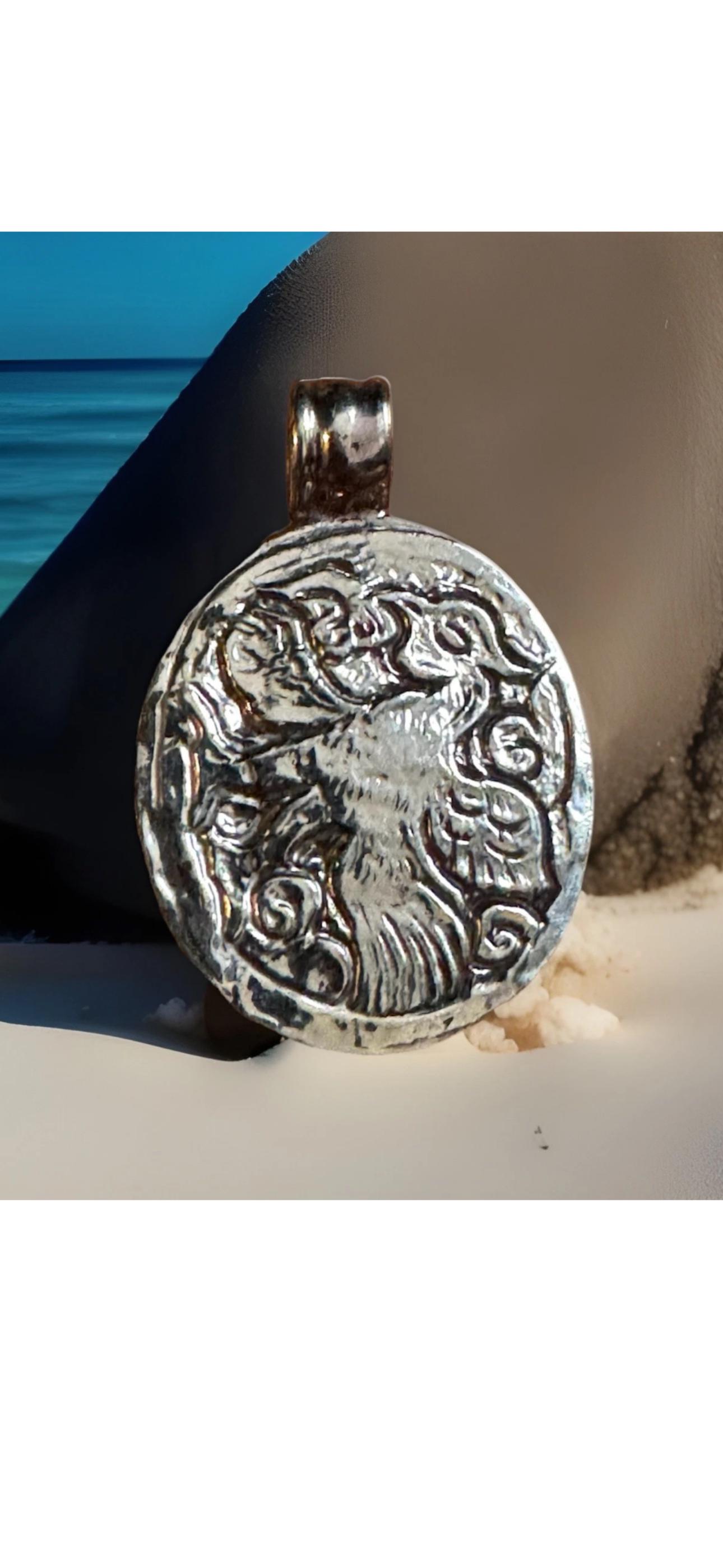 チベット　お守りペンダント　鳥 チベット 銅製 鳥 仏像 経典 寺院 お守り ロック鳥 ペンダント