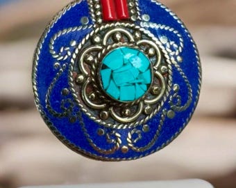 Pendentif tibétain en argent turquoise et corail rouge