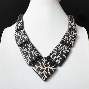 Vintage and stunning Indo/Tibet Ethnic Tribal theme art Buffalo Bone and Horn Handmade Necklace 18”inch & 63grams