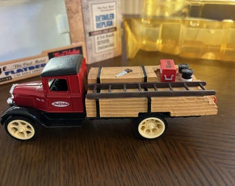 ERTL 1931 Hawkeye Flatbed True Value 1/34 Scale Lumber Load Bank