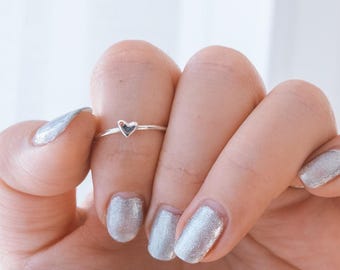 Gepersonaliseerde sterlingzilveren fidgetring met hart en geboortesteen van Zirkonia