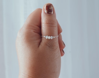 Chain Ring Sterling Silver with Mother of Pearls as soft ring, flexible ring, easy slip on, suitable for large knuckles