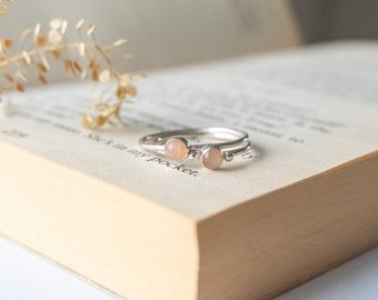 Sierlijke 925 sterlingzilveren ring met perzikkleurige maansteen, 1,25 mm dunne band