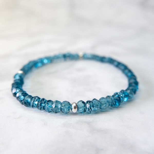 London Blue Topaz Beschichtetes Heilungs Armband aus Sterling Silber, mit Karabiner oder dehnbare Schnur