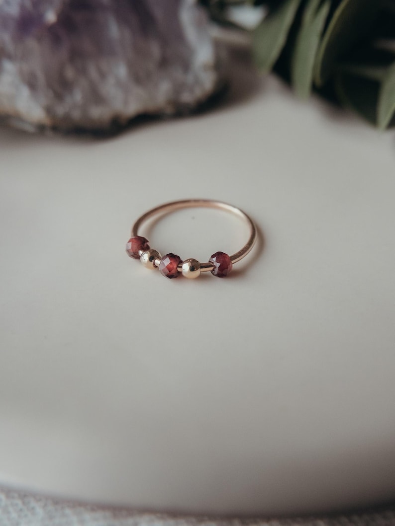 Anillo de plata o oro antiestrés de 14k con granate hesonita y perlas rotativas para aliviar la angustia y el ADHS imagen 1