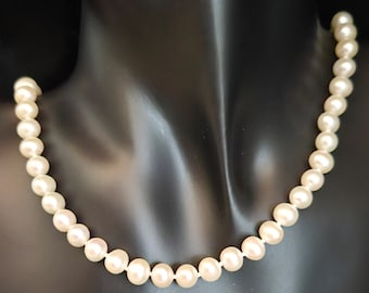 Ponadczasowa elegancja, biały naszyjnik z pereł hodowlanych słodkowodnych