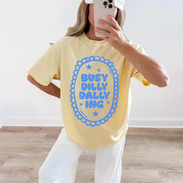Dilly Dally Shirt Trendy Graphic Tee Retro Oversized Women’s Shirt Aesthetic Comfort Colors Tshirt Preppy