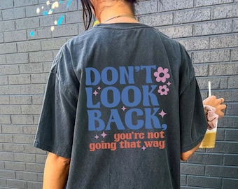 Mensaje positivo en la camisa trasera Citas inspiradoras Camiseta Palabras en la espalda Camiseta gráfica de gran tamaño Camisa de salud mental Moda No mires atrás