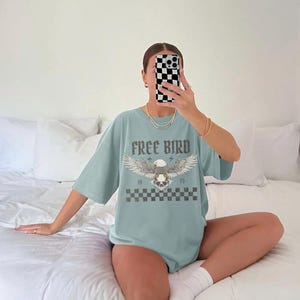 Camiseta de inspiración vintage, camiseta de pájaro gratis, camiseta bohemia de colores cómodos, camiseta de águila, camiseta de banda de la vieja escuela, camiseta de Thunderbird, camiseta de música retro grunge