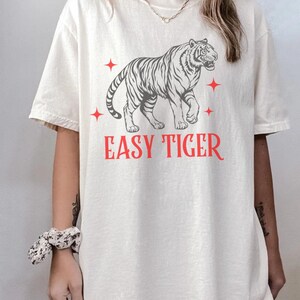 Retro Enkel Tiger Boho T-shirt för Damer Överdimensionerad Estetisk Tigergrafik T-shirt Indie Style Vintage Inspirerad T-shirt bild 3