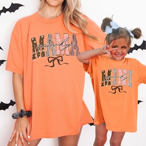 Maglietta Spooky Mama e Mini, maglietta coordinata per Halloween mamma e me, abiti autunnali coordinati, maglietta Family Comfort Colors®, autunno Halloween