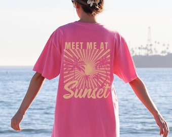 Camiseta de playa al atardecer, camiseta estética de verano, camiseta gráfica de playa de moda, camiseta de estética costera, camiseta de vacaciones "Encuéntrame al atardecer", vibraciones de playa retro