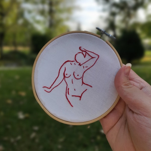 Broderie femme nue