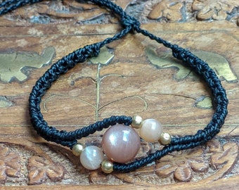 Sunstone macrame bracelet black gold brass beads | Festival jewelry | Minimalist jewelry | Hippie | Boho | Indian jewelry