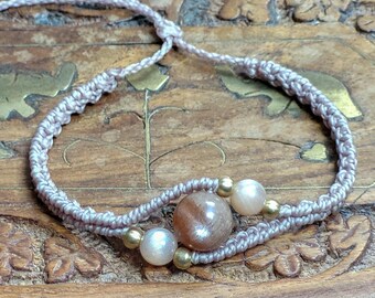 Sunstone macrame bracelet beige golden brass beads | Festival jewelry | Minimalist jewelry | Hippie | Boho | Indian jewelry