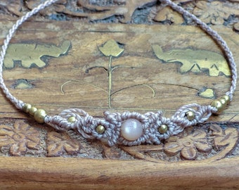 Macrame Choker Sunstone Beige – Handmade, Boho Festival Jewelry with Brass Beads, Adjustable, Gift