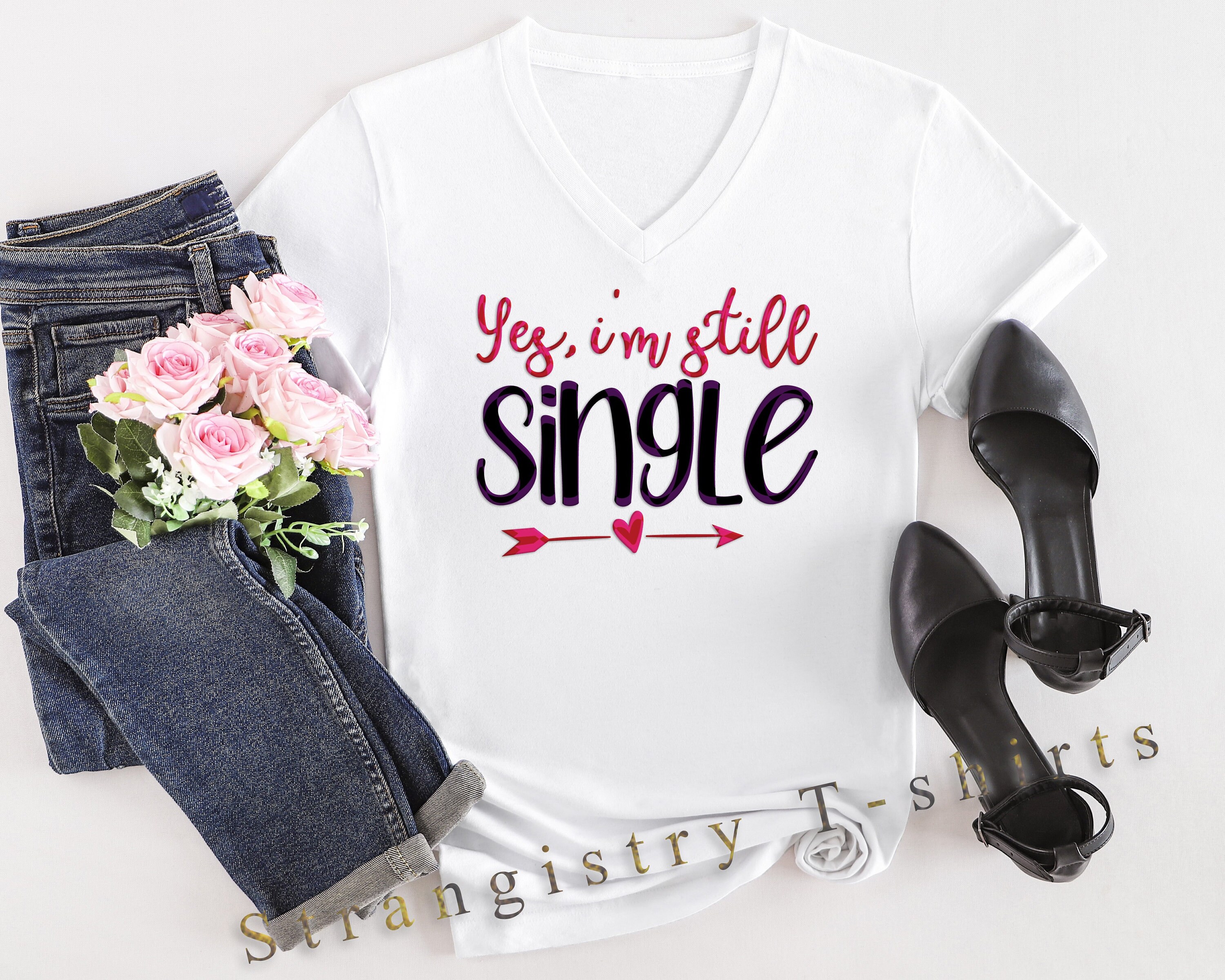 Funny Streetwear Love Custom T-shirt with Text of “Yes I’m Still Single”. Sarcastic Love Shirt for Men and Women. Gift for Crushes.