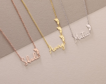 Custom Name Necklace for Mom, Personalized Mama Necklace, Baby foot Pendant, Gold Mom Jewelry, Tiny Feet Charm, New Mom Gift, Newborn Gift