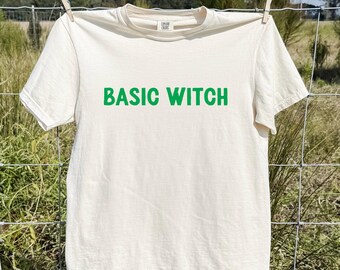 Basic Witch Shirt Halloween Graphic Tee Women Comfort Colors Vintage Halloween Spooky Season Witch Aesthetic T-Shirt