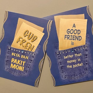 Tarjeta de amistad en inglés y patwa, tarjeta de felicitación con proverbio jamaiquino, tarjeta azul Gud Fren, agradecimiento a los amigos, tarjeta plegable vertical de 5" x 7"