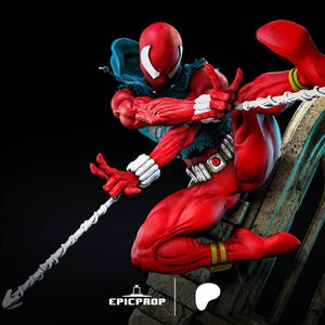 Puede incluir: Una figura de acci&oacute;n roja y azul de un superh&eacute;roe con una m&aacute;scara en forma de telara&ntilde;a, posada en una pose de acci&oacute;n din&aacute;mica. La figura sostiene un arma blanca en forma de telara&ntilde;a y est&aacute; de pie sobre una estructura de piedra. La figura lleva un traje rojo con detalles azules y una m&aacute;scara en forma de telara&ntilde;a blanca. La figura est&aacute; posada en una pose de acci&oacute;n din&aacute;mica, con una pierna levantada y la otra pierna doblada. La figura sostiene un arma blanca en forma de telara&ntilde;a en su mano derecha. La figura est&aacute; de pie sobre una estructura de piedra, que est&aacute; parcialmente oscurecida por el cuerpo de la figura.