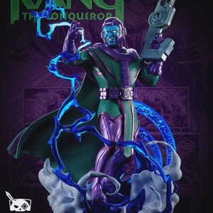 Peut inclure: Statue détaillée de Kang le Conquérant, personnage de bande dessinée, dans une pose dynamique. La figurine porte une armure verte, violette et argentée, tenant une arme futuriste et émettant de l'énergie bleue. Le fond est violet foncé avec des cases de bande dessinée.