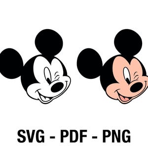 Può includere: Due immagini della testa di Topolino, una in bianco e nero, l'altra a colori. Entrambe mostrano Topolino che ammicca e sorride. Il testo "SVG - PDF - PNG" è stampato in nero, sotto le immagini.