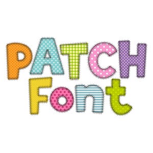 Può includere: Il testo PATCH Font è visualizzato in uno stile colorato e a motivi vari. Ogni lettera presenta un bordo scuro cucito, con motivi che includono pois, quadretti vichy e strisce orizzontali in tonalità arancione, blu, verde, rosa e viola.