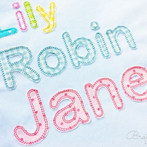 Raggy Applique Font "Round" Machine Embroidery Alphabet per la personalizzazione Vestiti per neonati e bambini 4 taglie: 2", 3", 4", 5 '' BX incluso