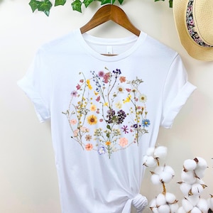 Vintage Pressed Flowers Tshirt, Boho Wildflowers Cottagecore Shirt, Floral Graphic Tee, Pastel Floral Nature Shirt, Botanical Tee, Gift Idea