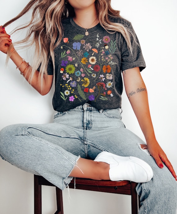 Vintage Pressed Flowers Tshirt, Boho Wildflowers Cottagecore Shirt, Floral Graphic Tee, Pastel Floral Nature Shirt, Botanical Tee, Gift Idea