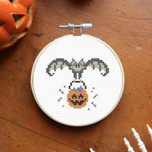 Halloween-Kreuzstichmuster, Fledermaus-Kreuzstichmuster, Süßes oder Saures-Kreuzstichmuster, Jack O&#39;Lantern-Kreuzstichmuster PDF