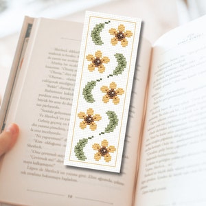 Bookmark cross stitch pattern, flowers cross stitch pattern, spring cross stitch, gift for book lovers, simple cross stitch pattern pdf